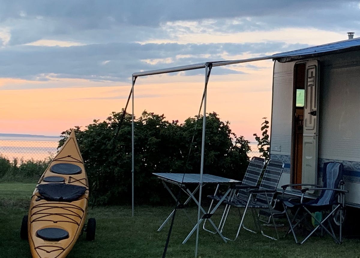 Aktiv havsport med kajak nær Kyst Camping Bogense